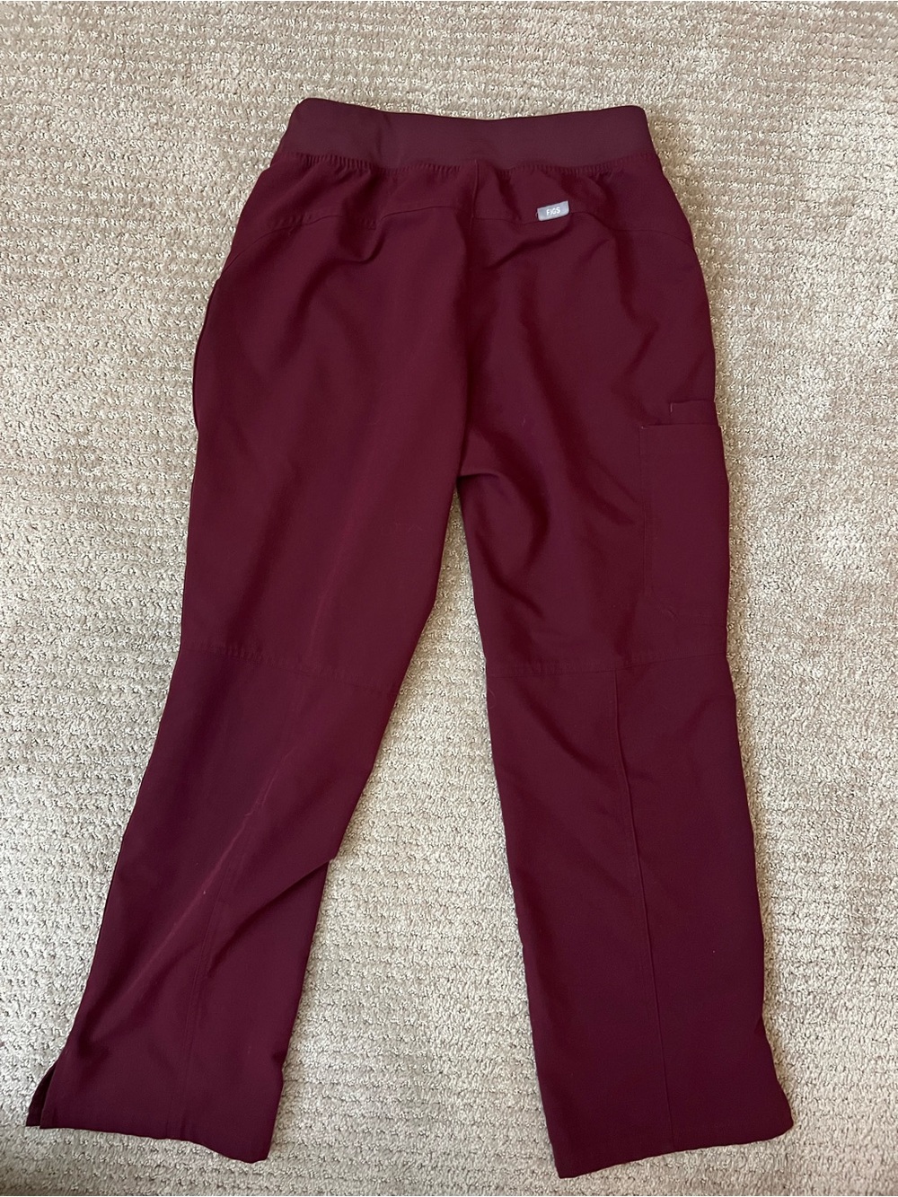 FIGS Women's Kade Cargo Scrub Pants Burgundy Medium Petite - Picture 5 of 5